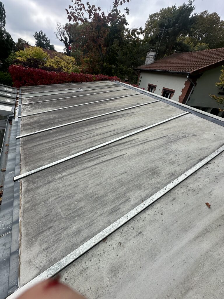 Rénovation toit bac acier 91 Draveil AVANT par couvreur Désiré Dawson Lafleur - ld couverture